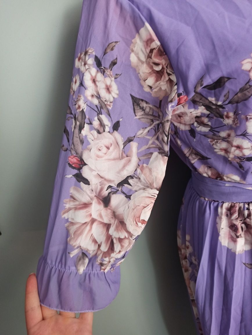 Sukienka liliowa w kwiaty