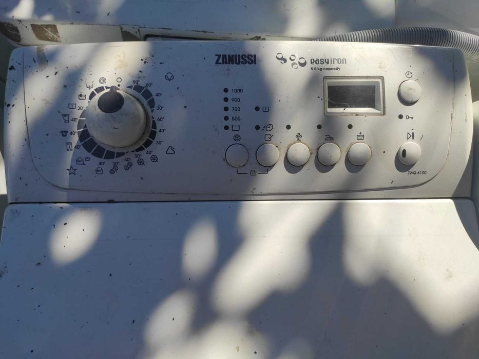 Продам по запчастям стиральную машину Zanussi.
