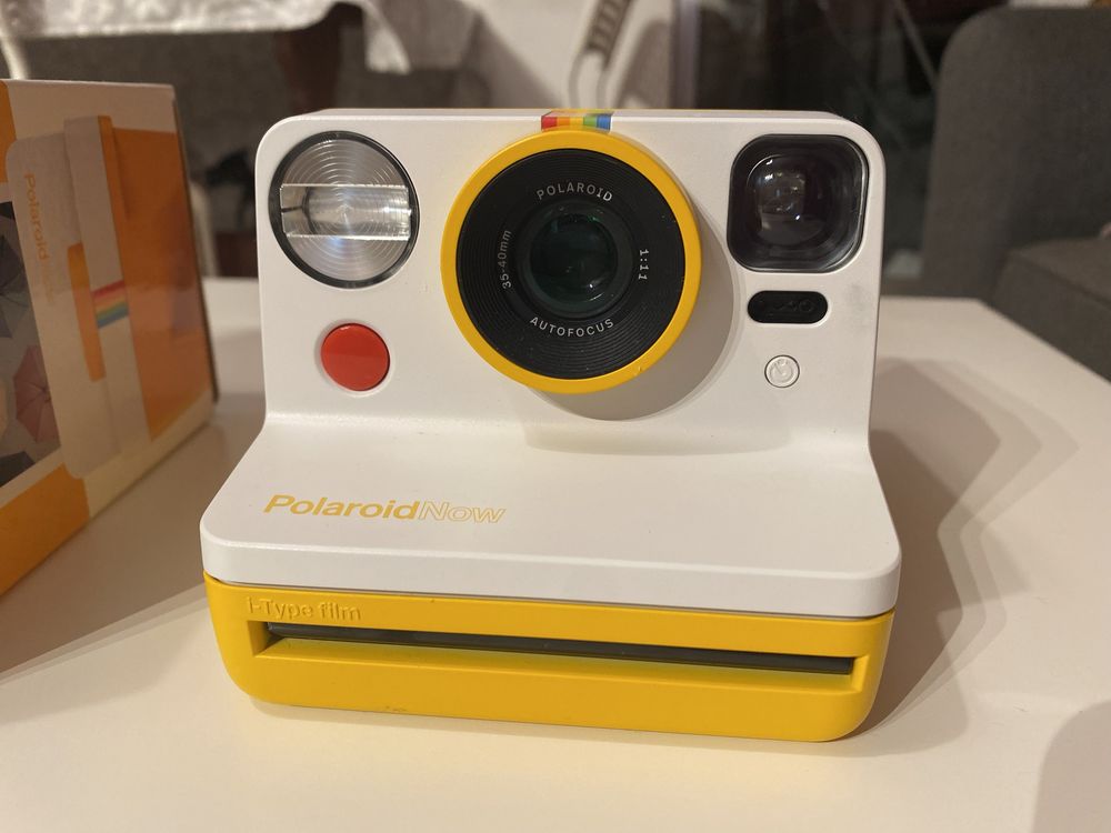 Polaroid Now i-type instant camera