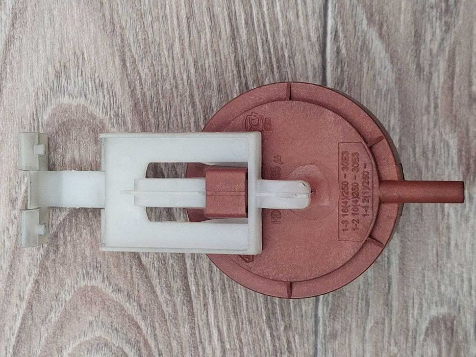 Реле уровня воды (прессостат) стиральной машине Indesit WIUL83CSI Б/У