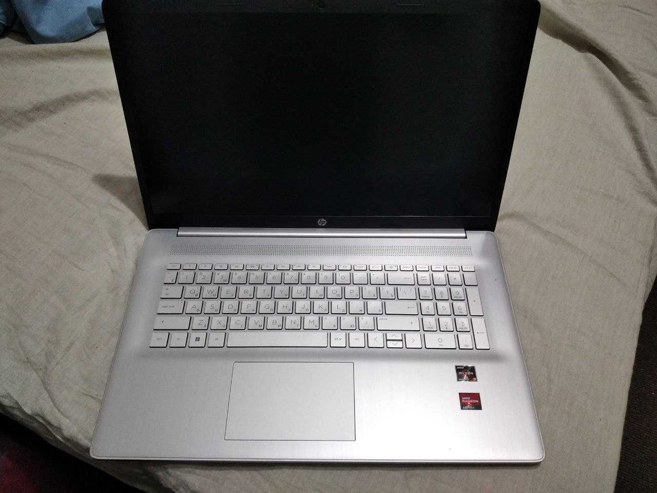 Ноутбук HP 17-cn3009ua