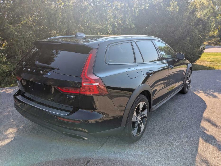 Volvo V60 Cross Country T5      2020