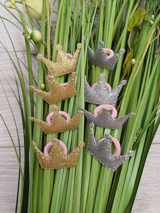 Złote i srebrne brokatowe gumki do włosów, korony