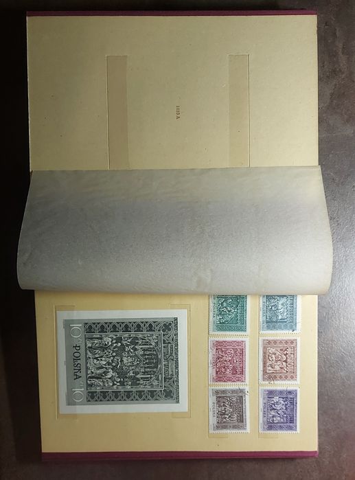 Klaser jubileuszowy 1960÷1961 ze 128 sztukami znaczkóŵ kasowanych