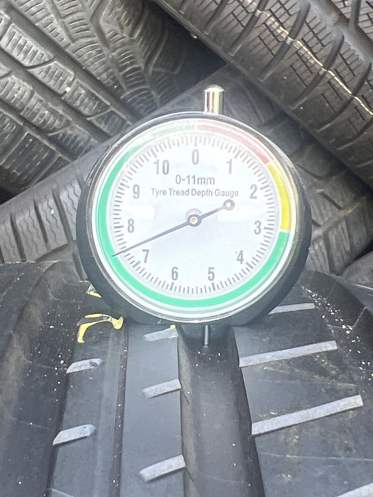 *Opona pojedynka Michelin 215/45/18