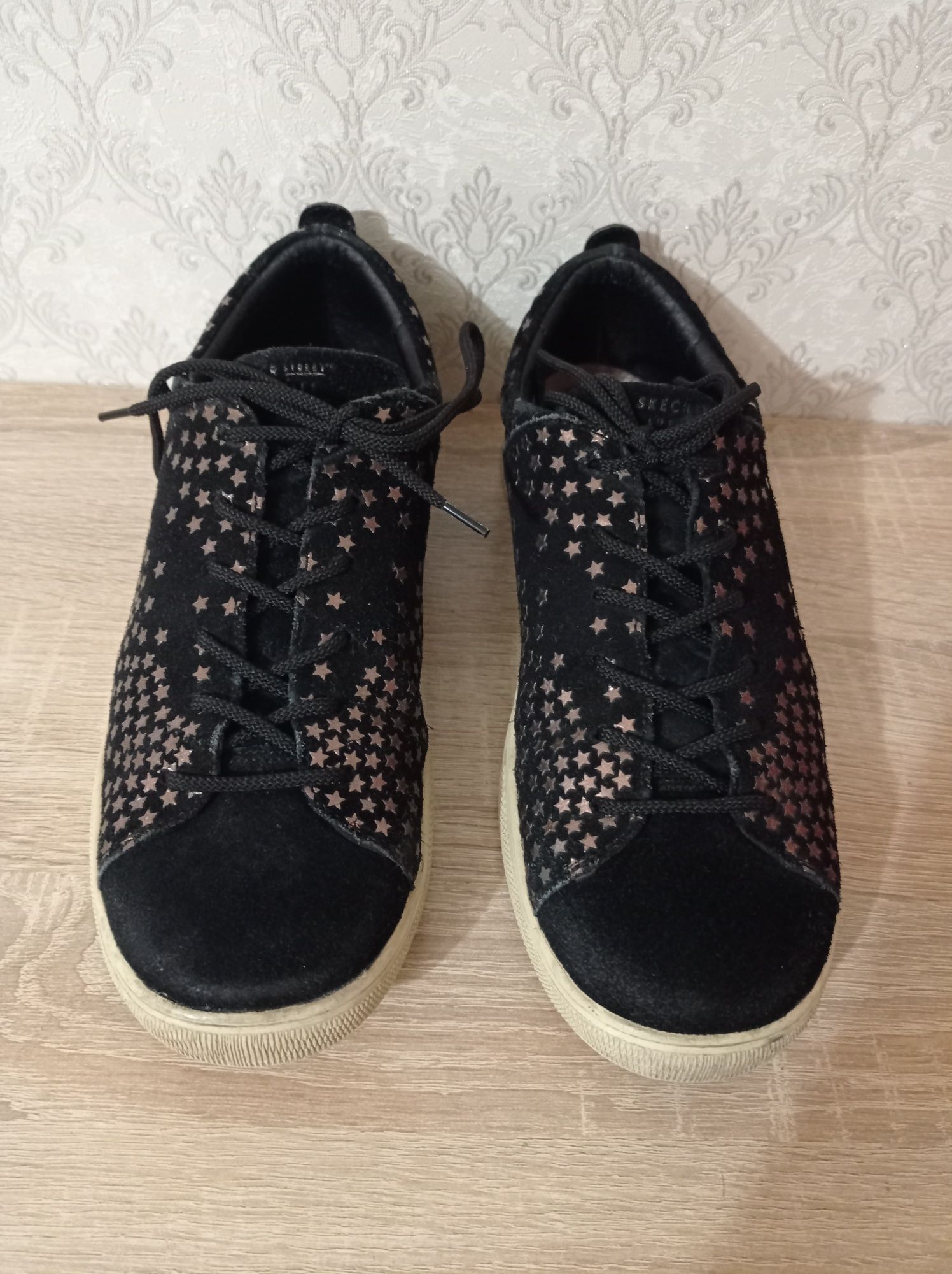 Кроссовки кожаные женские Skechers р.39, б\у
