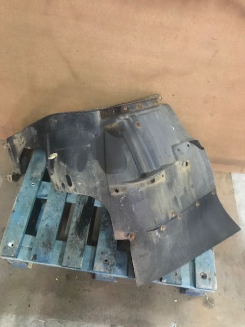 Cava cave de roda em plastico frente esquerda Mitsubishi canter 3.0