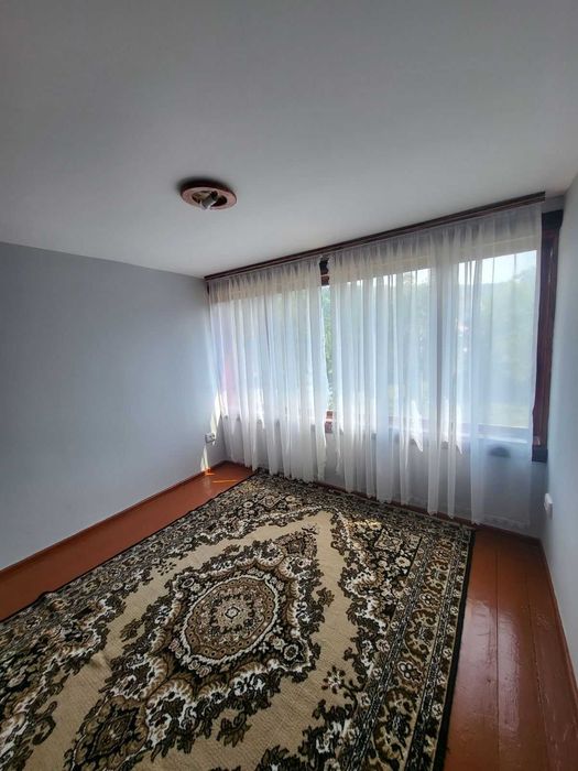 Продаж гарного будинку з земельною ділянкою в центрі Яремче!