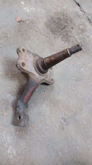 Кулак поворотний Москвич 2140