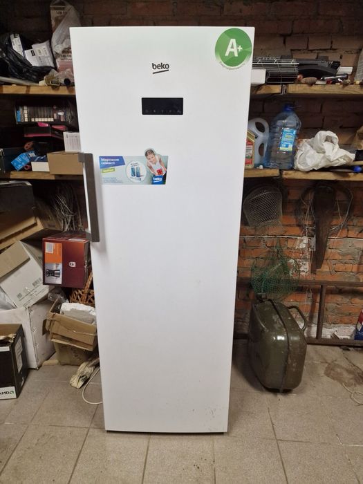 Морозильна камера беко.