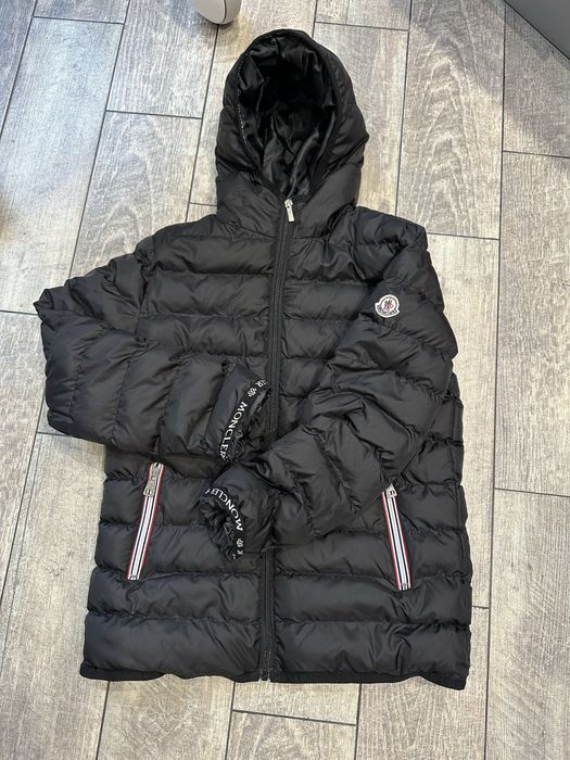 Пуховик , куртка Moncler