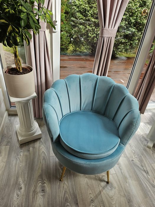 Piękny fotel muszelka turkus