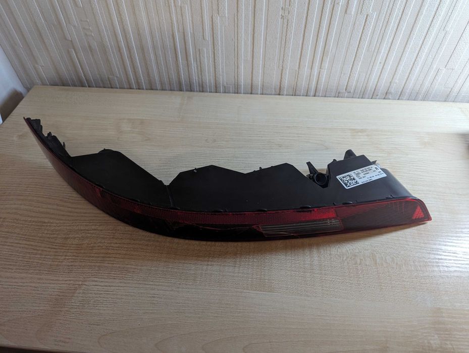 VAG AUDI фонарь заднего бампера правый. 8U0945096C Оригинал