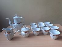 Serwis kawowy z porcelany. Wałbrzych. 14 elementów