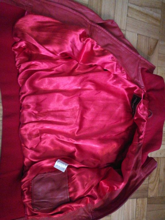 Casacos em pele em estado de novo