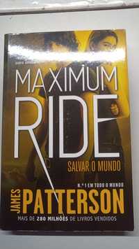 Tenho estes 2 livros da coleção Maximum Ride de James Patterson