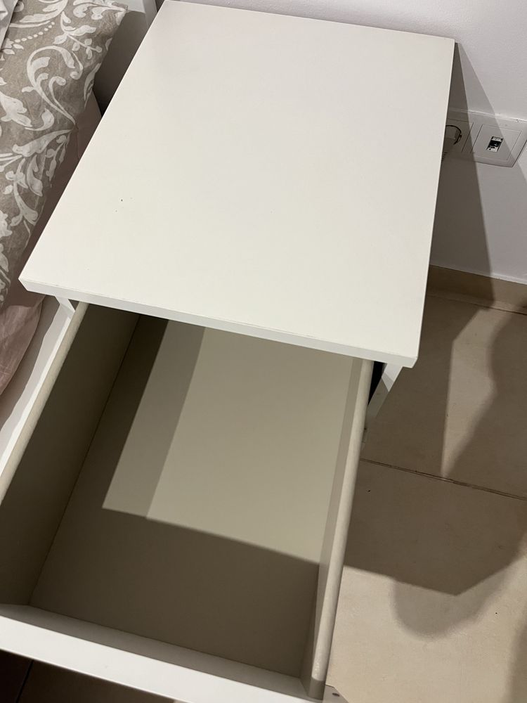 2 mesas de cabeceira malm ikea