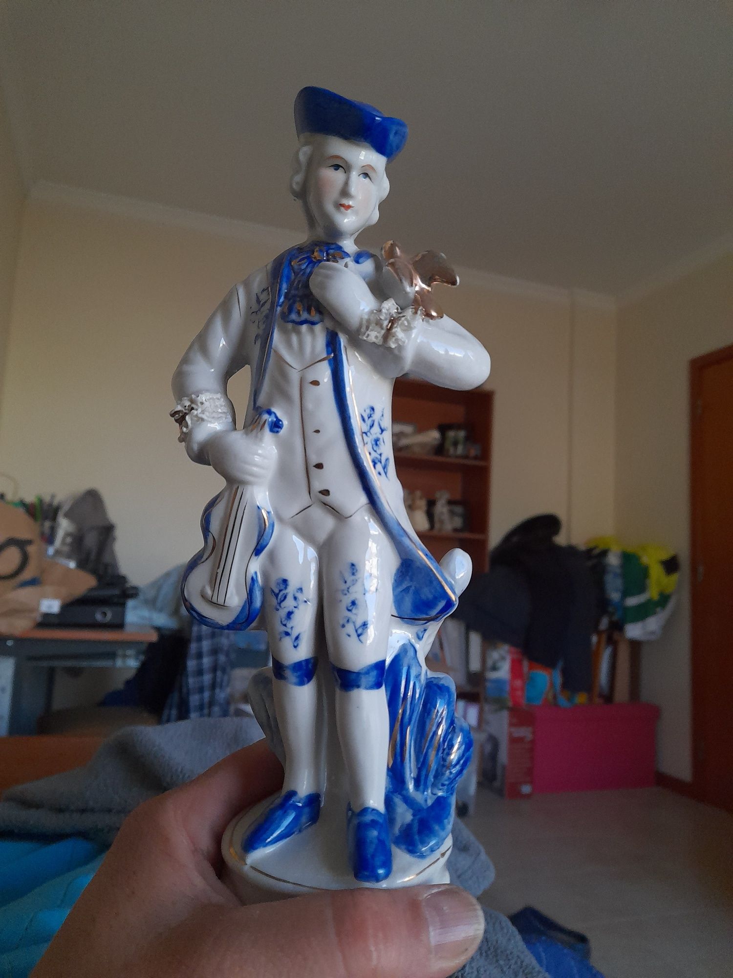 Estatueta porcelana