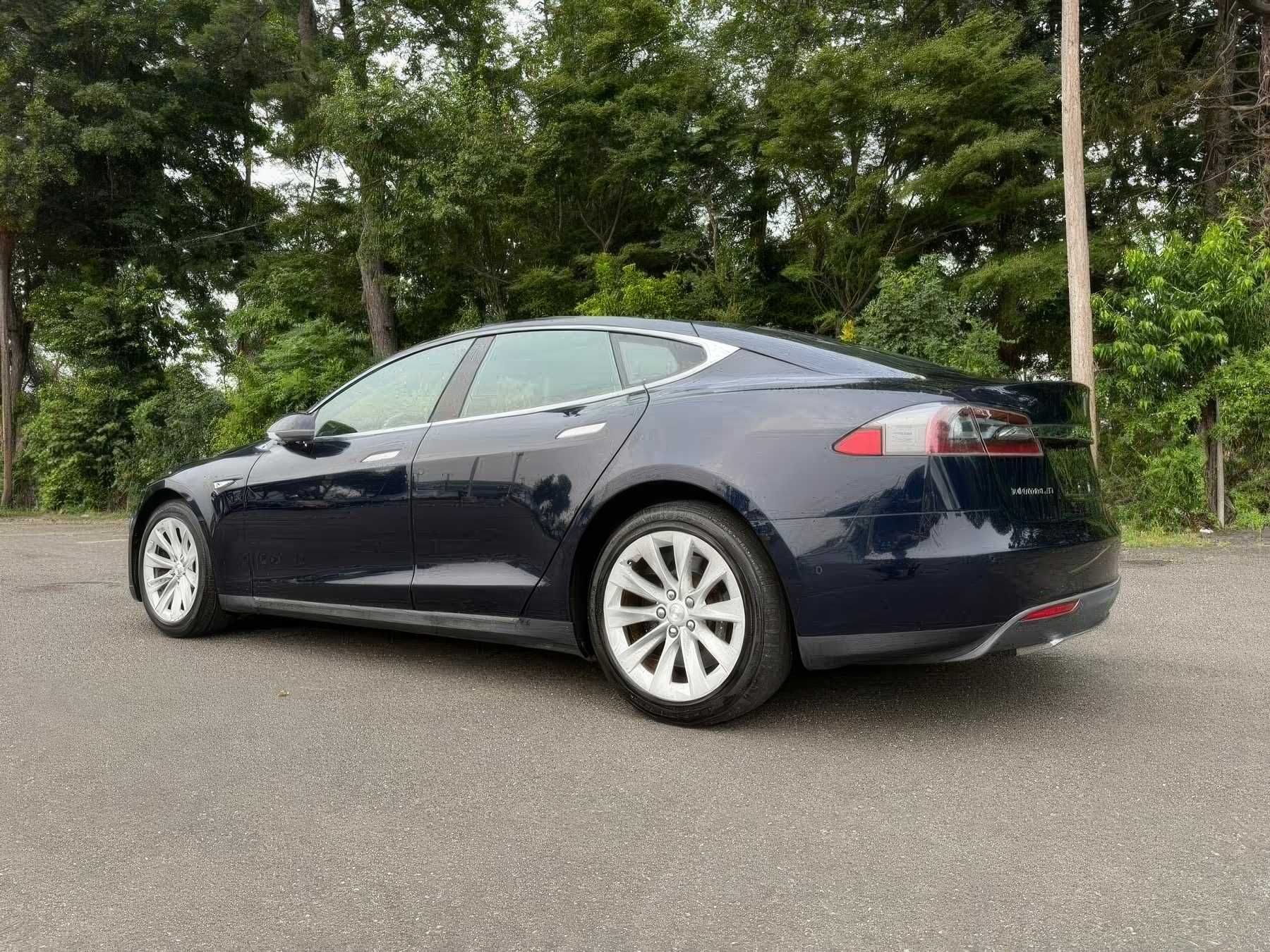 2015 Tesla Model S 85D AWD