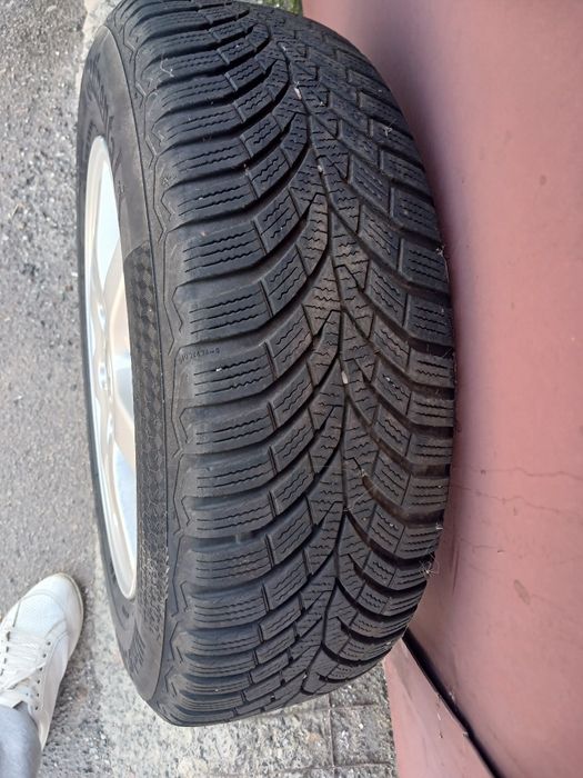 Зимові шини Continental.