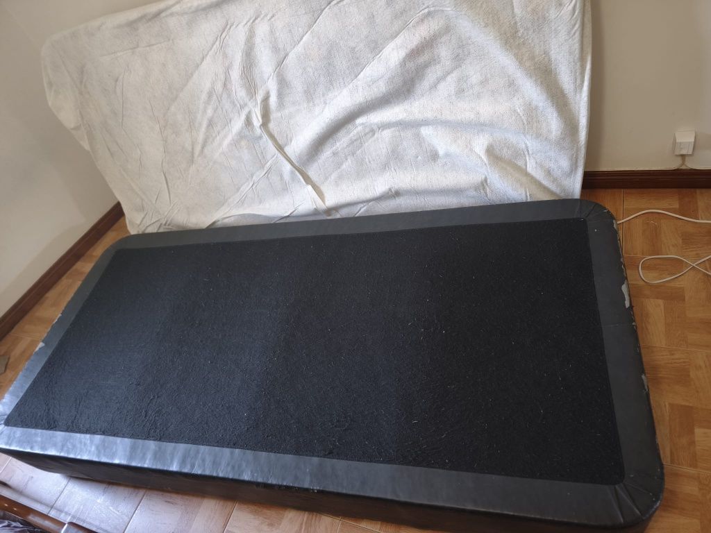Cama de solteiro com colchão