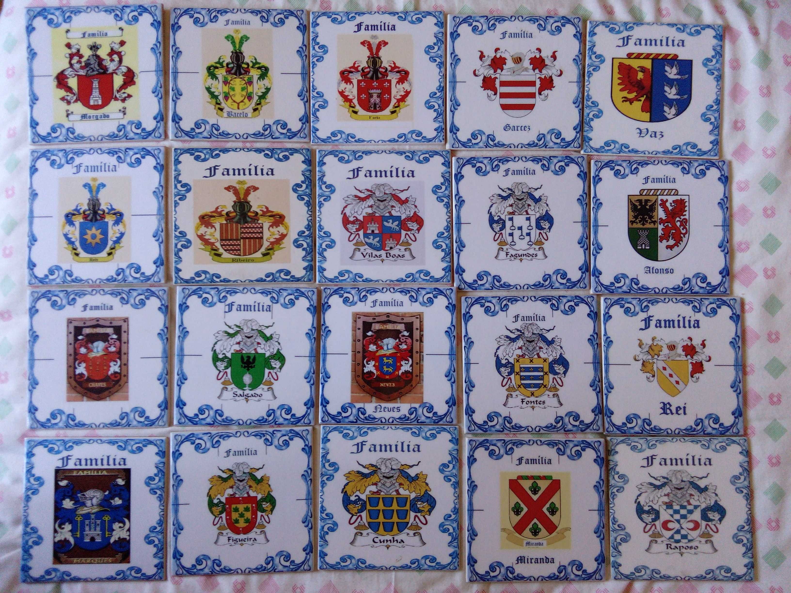 Brasões de família em azulejos