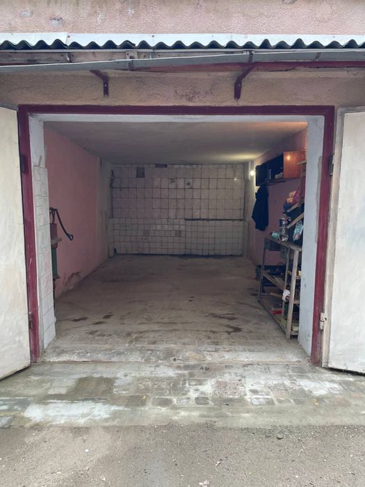 Продається приватизований мурований гараж вул. Івасюка, 78