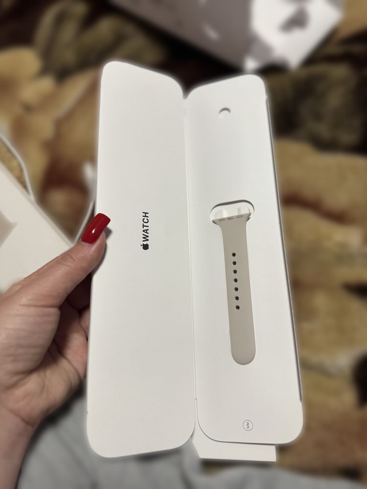 Продам Apple Watch SE, продаю, бо взяла новіший, дуже зручний у викрст