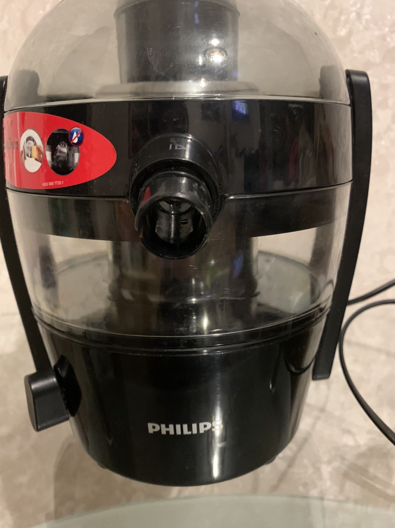 Продам электрическую  соковыжималку Philips HR1832/01/AJ