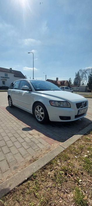 Białe Volvo V 50