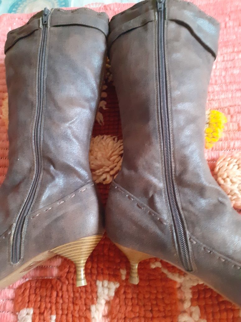 Botas Dorothy Perkins nr40 ( Novas) excelente qualidade.