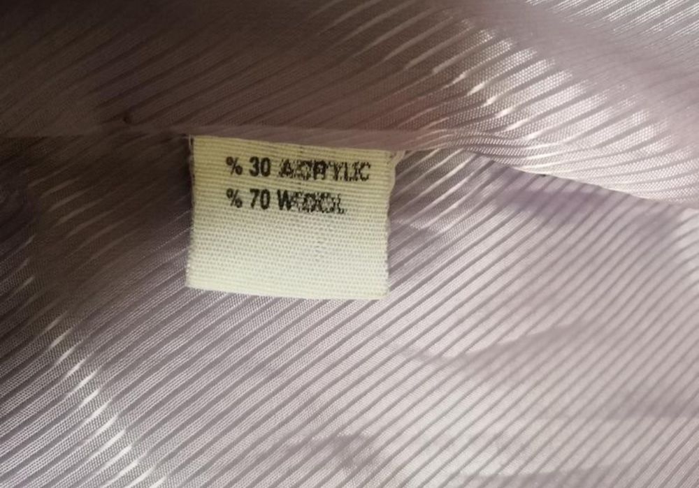 Пальто Exclusive, розмір 42.
Для дівчинки - підлітка. 
Є 2 кишеньки, п