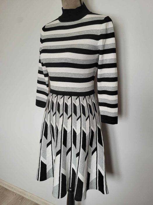 Biało szaro Czarna sukienka Karen Millen 
Stan bardzo dobry 
Rozmiar S