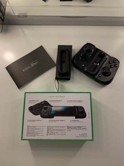 Razer Kishi V2 Iphone (Lightning) - pad do gier mobilnych.