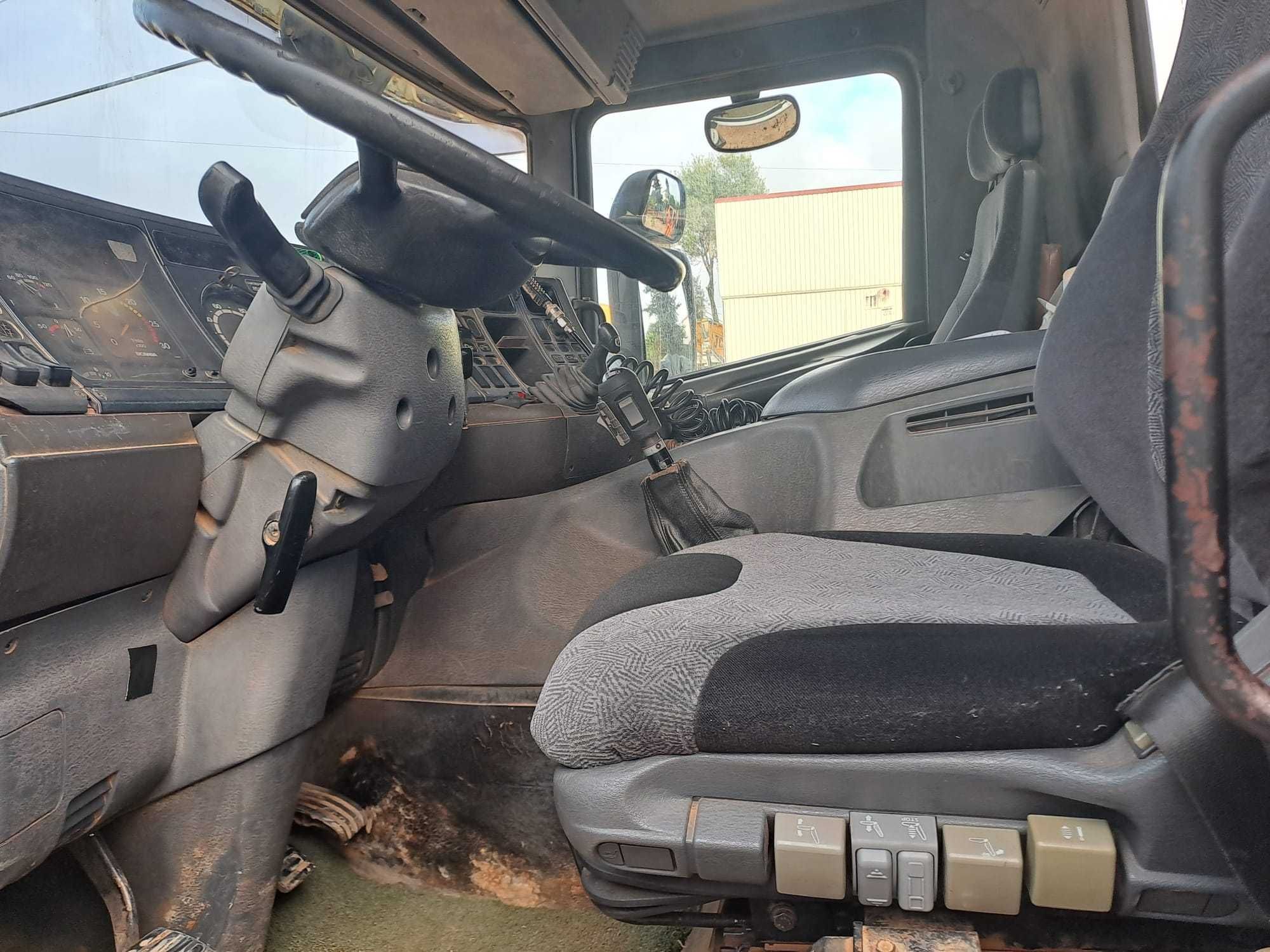 Vendo camiao de 3 eixos basculante