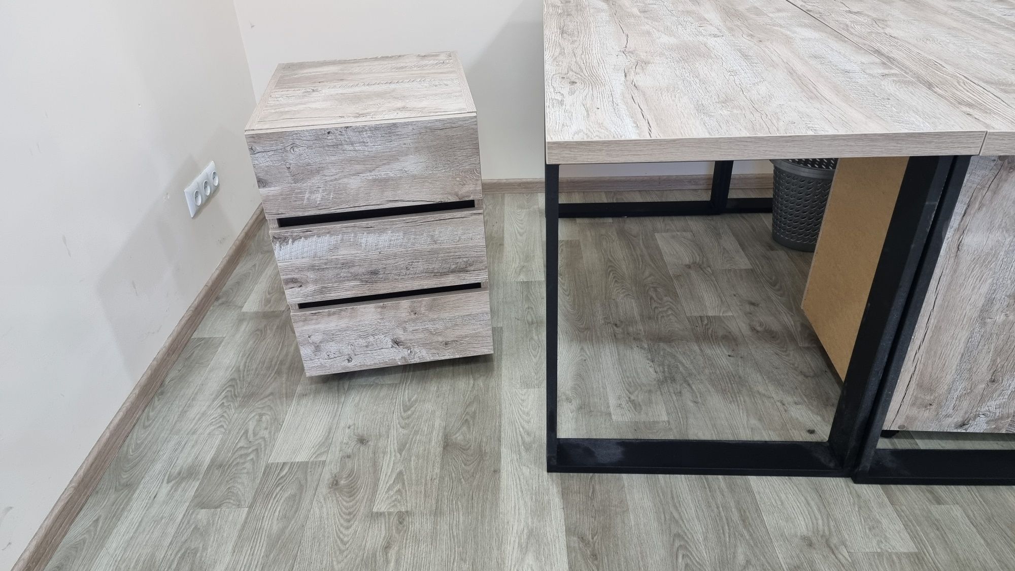 Продам офісні меблі