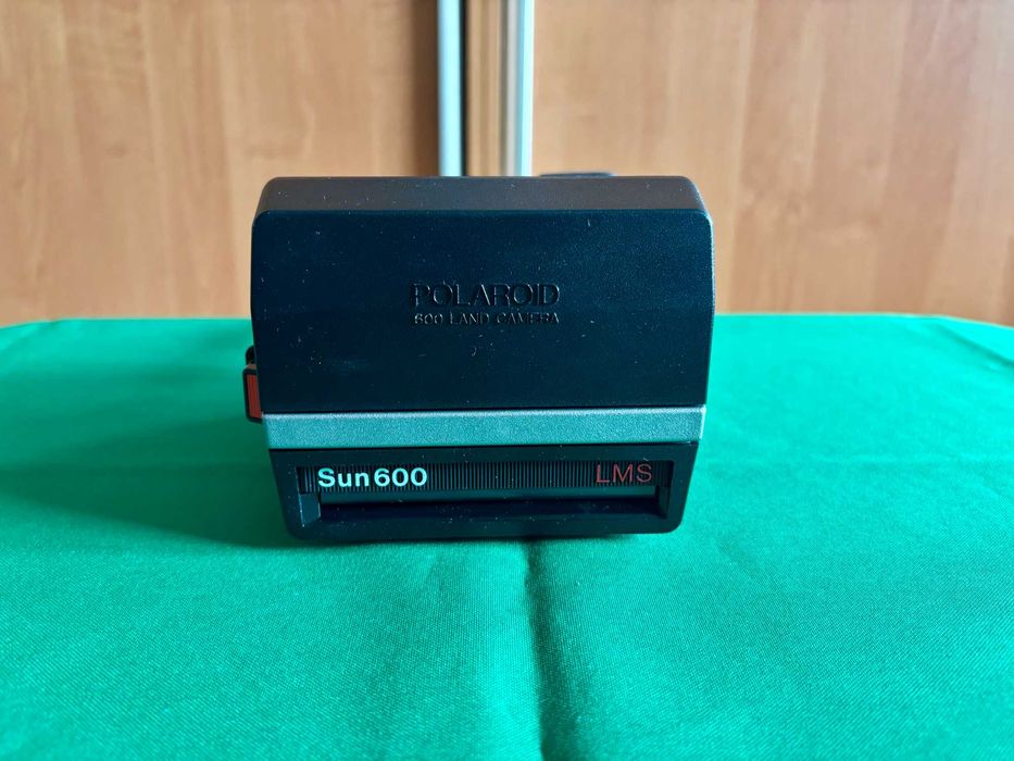 Polaroid Sun 600 LMS - культовий момент у твоїх руках!