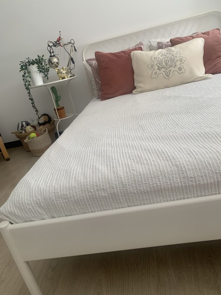 Cama ferro branca com estrado e colchão