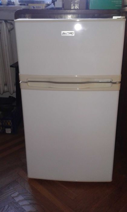 Lodówka MPM  wys. 85 cm z oddzielnym zamrażalnikiem. Wolnostojąca