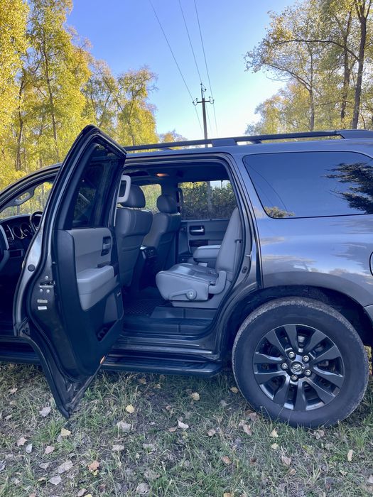 Toyota Sequoia Platinum