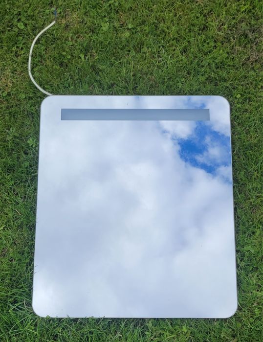 Lustro z oświetleniem led