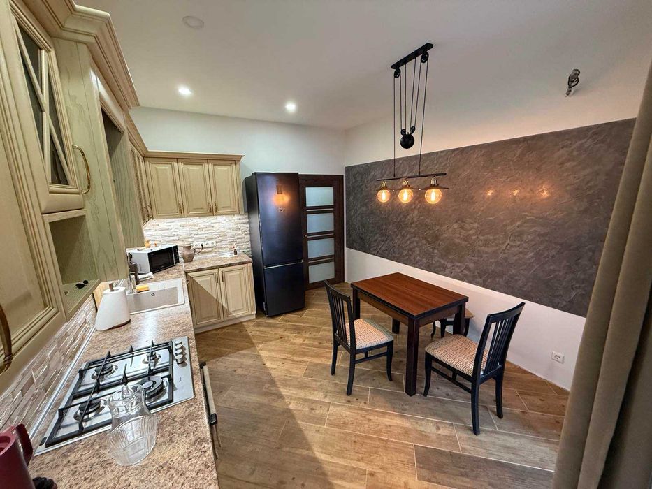 2-кімнатна ЖК Desna Residence зАВТОНОМНИМ ЖИВЛЕННЯМ 8 kW ІНВЕРТОР Deуe