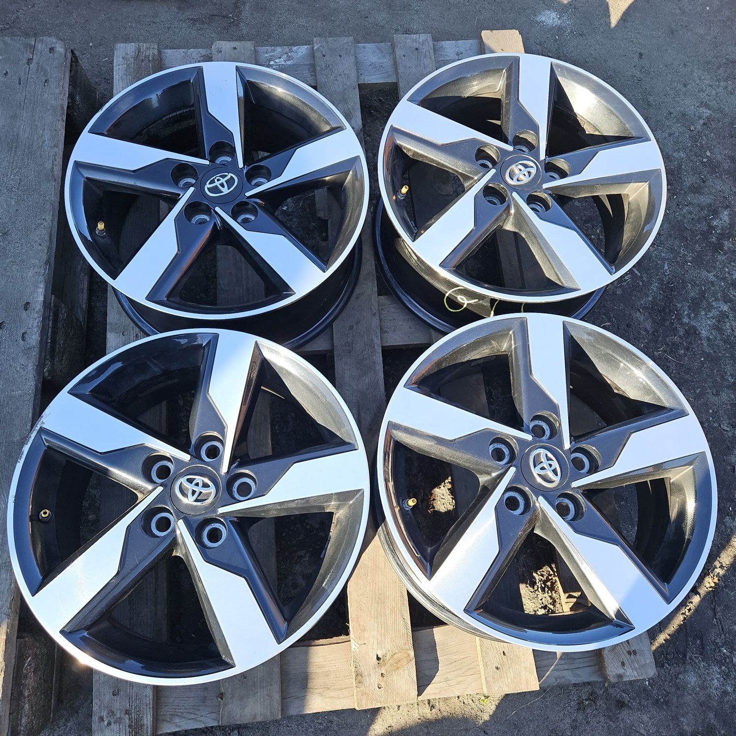 Alufelgi 16 Toyota Auris Corolla Avensis Prius 5x114,3 TPMS ET45