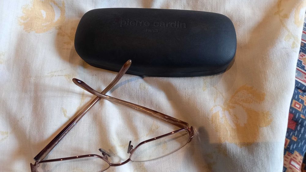 Óculos de graduação ligeira - com armações de Pierre Cardin