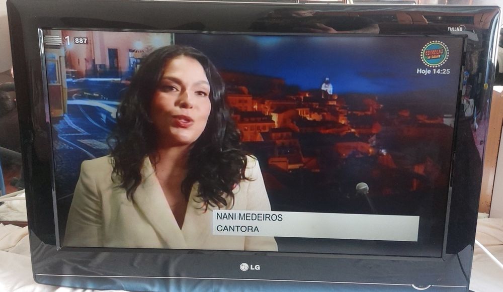 TV LG 82cm ler descrição