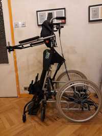 Wózek inwalidzki z funkcją pionizacji