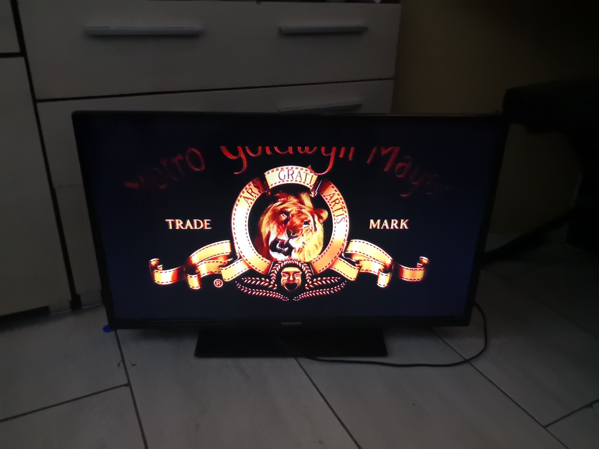 Telewizor marki Sharp 40 cali pilot