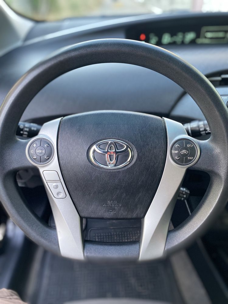 Toyota Prius 2015г