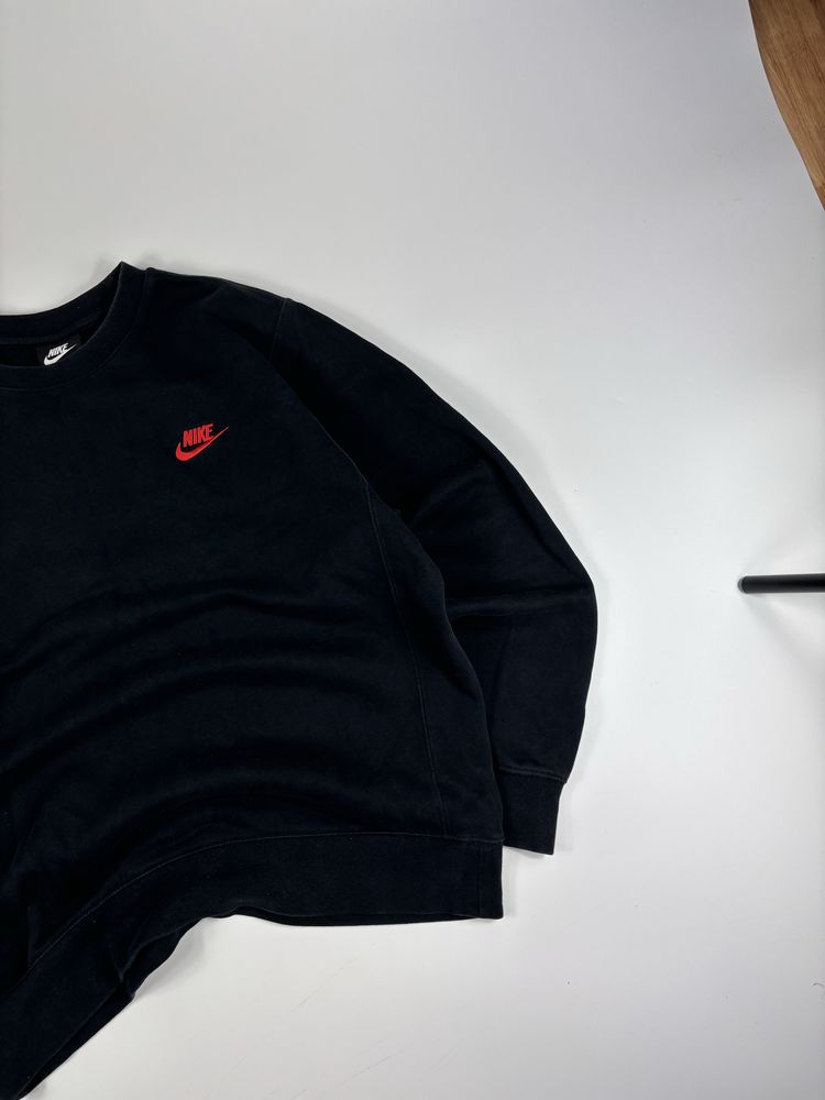 Czarna bluza bez kaptura Nike Klasyczna