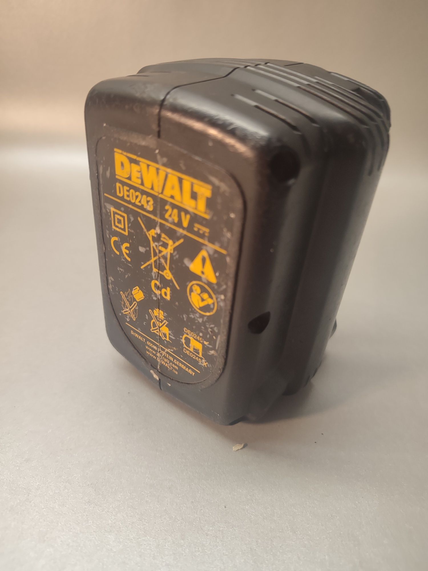 Bateria NiMH DeWALTa DE0243 /24V/2.0 AH